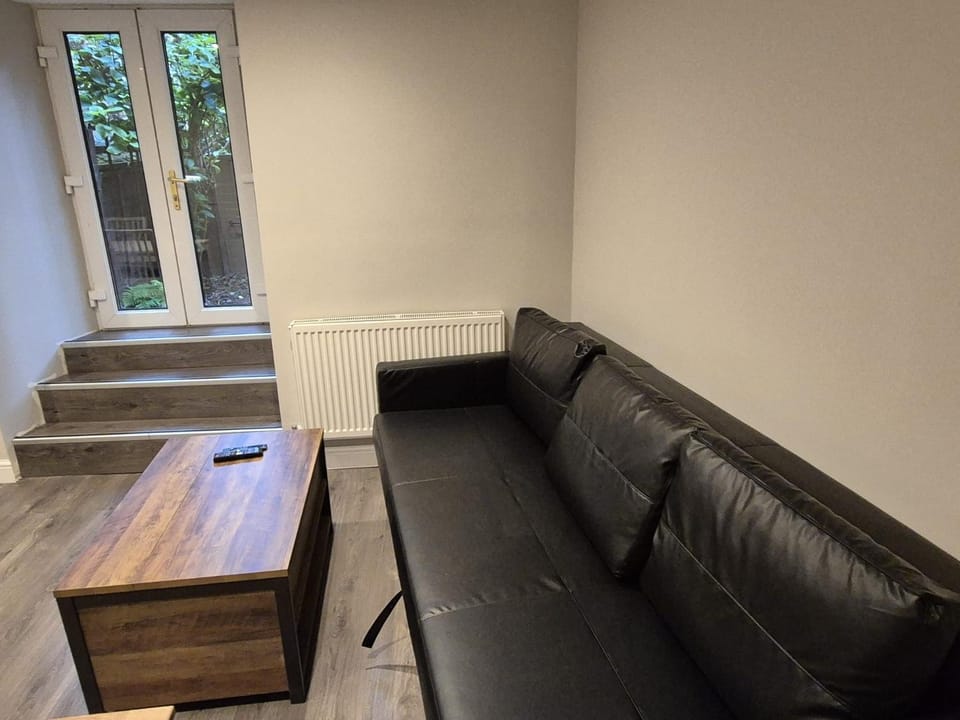 St Patrick Square Main Door Apartment in Edinburgh