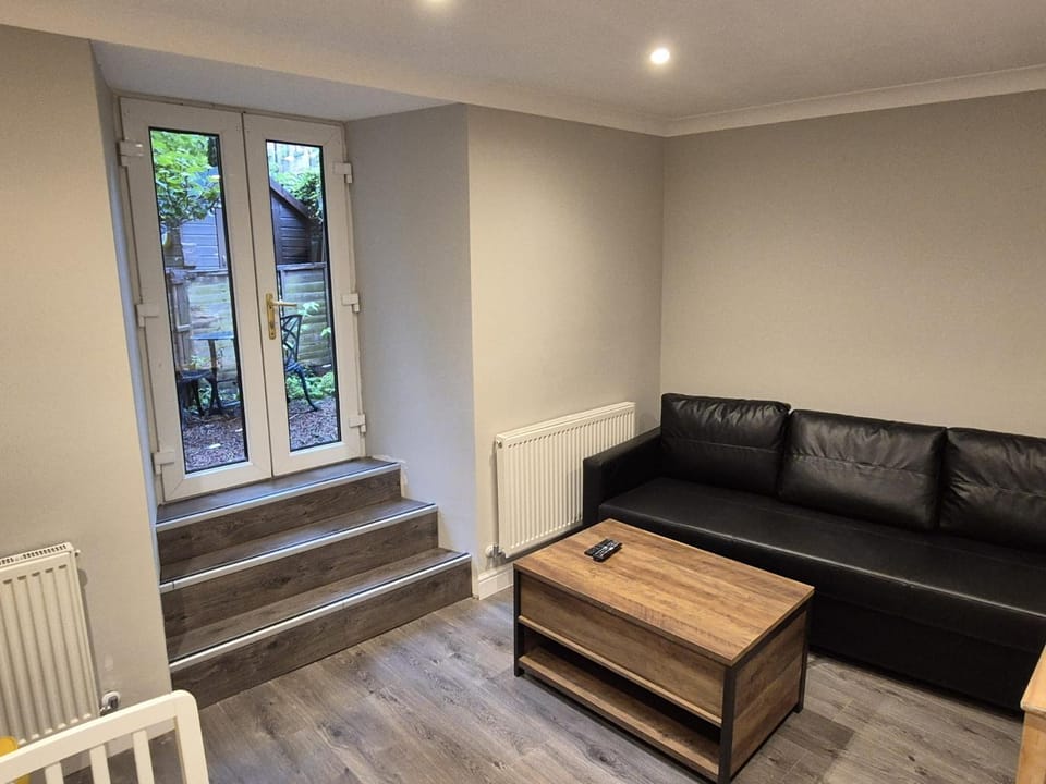 St Patrick Square Main Door Apartment in Edinburgh