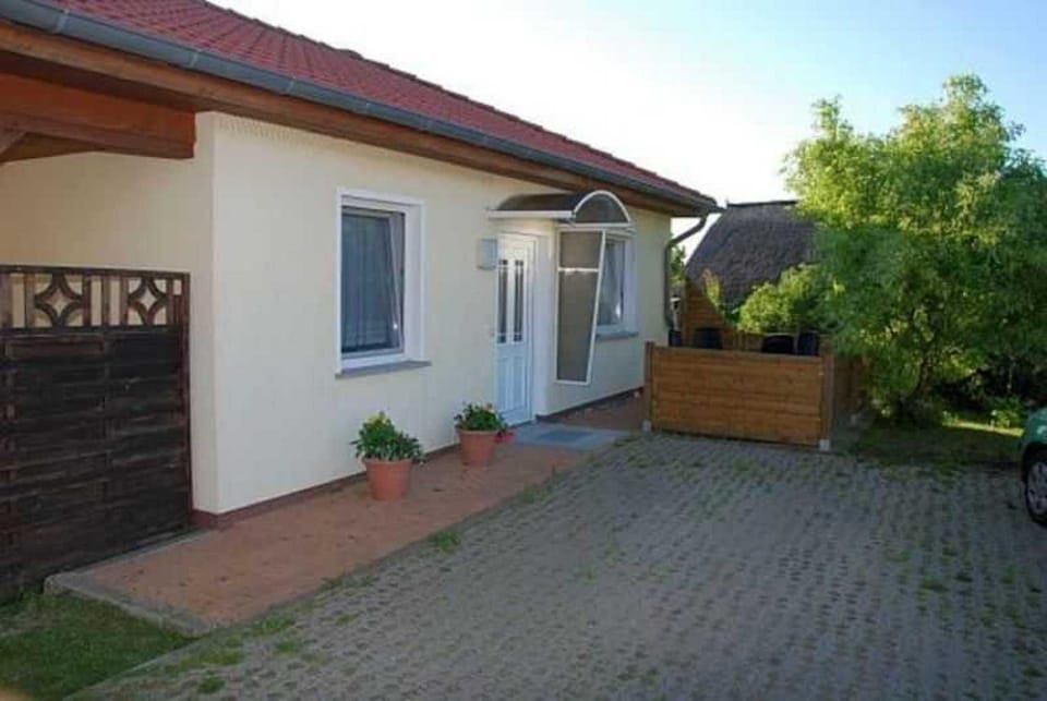 Property building, Facade/entrance, Garden
