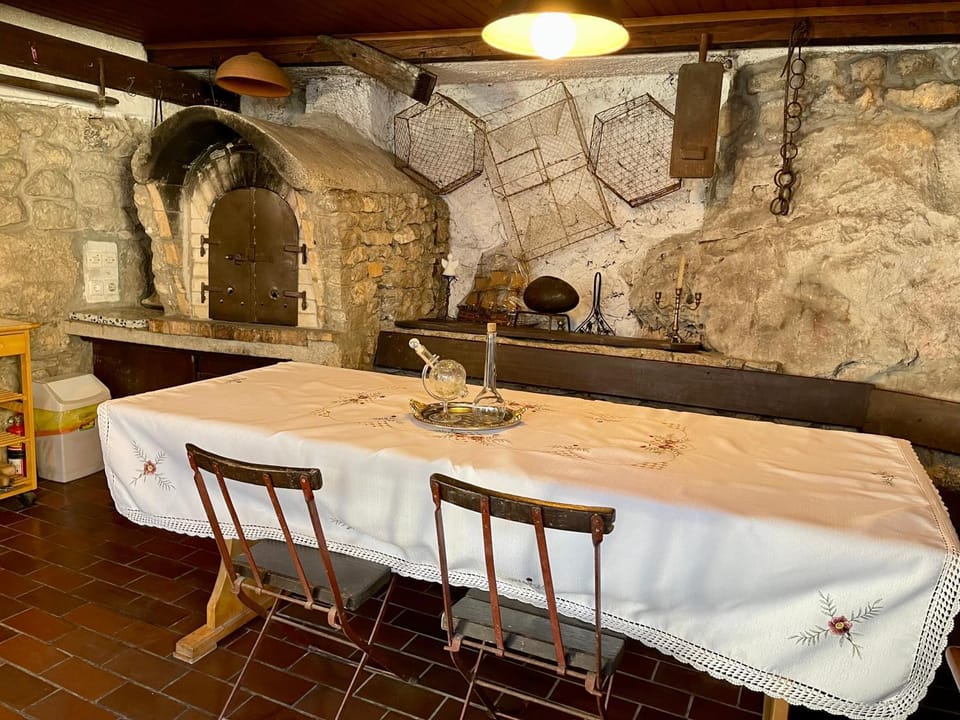 Lounge or bar, Inner courtyard view