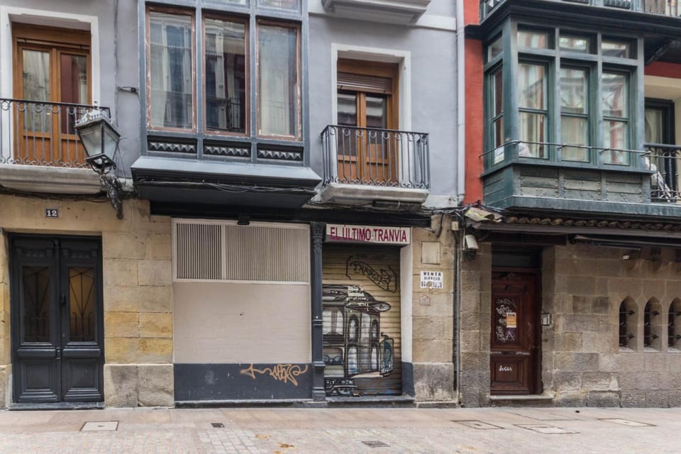 Facade/entrance, Balcony/Terrace