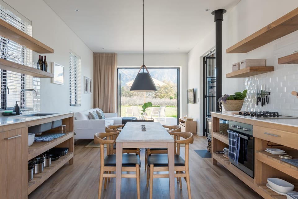 TV and multimedia, Kitchen or kitchenette, Living room, Dining area