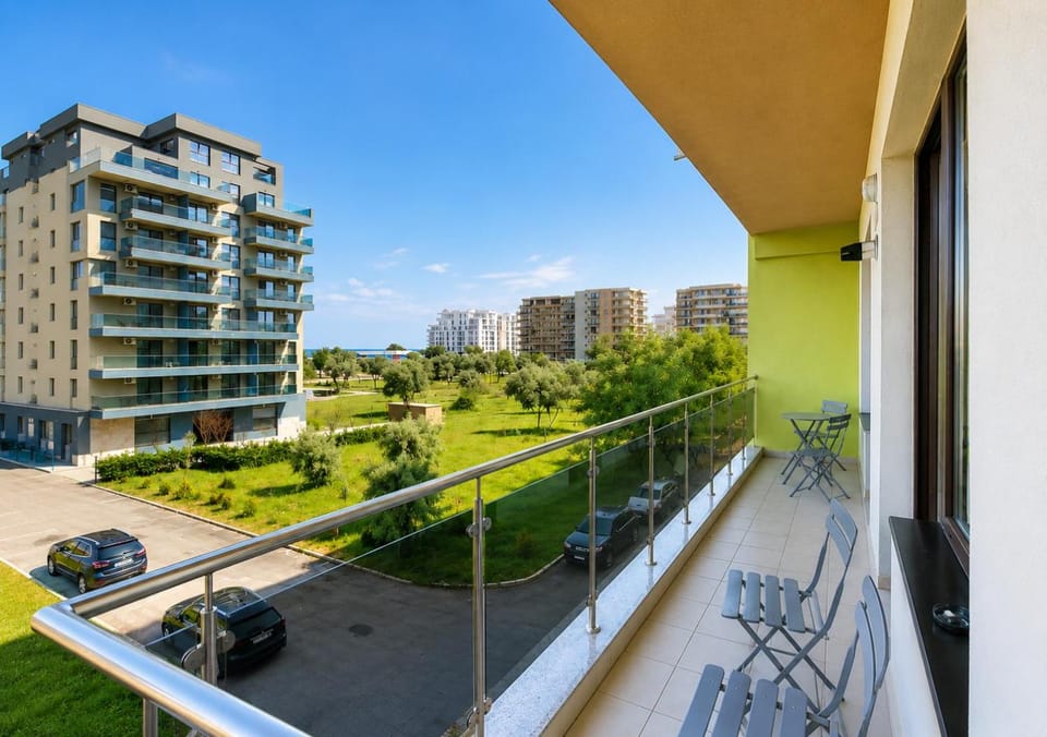 Eva Sea View Summerland Apartment in Constanta