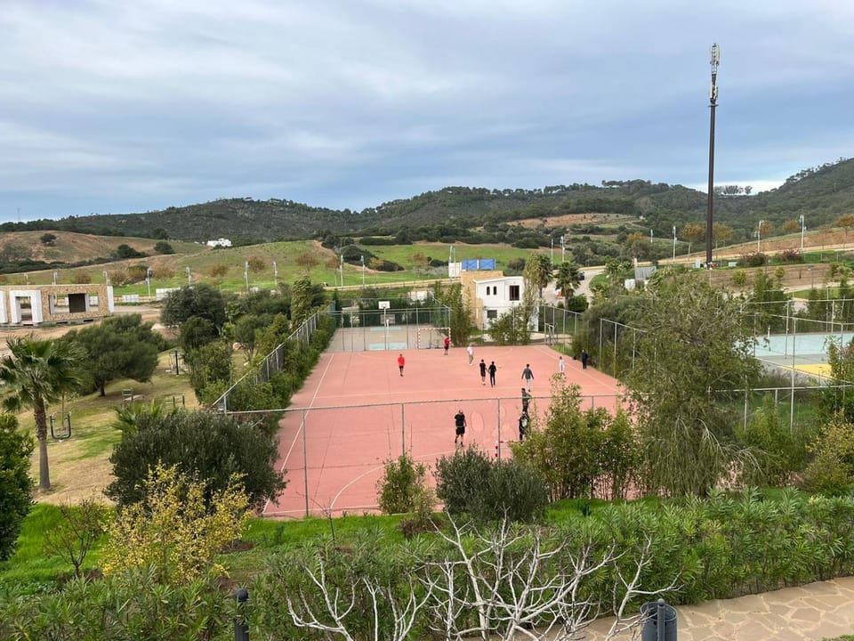 Property building, Natural landscape, Fitness centre/facilities, Tennis court, Mountain view