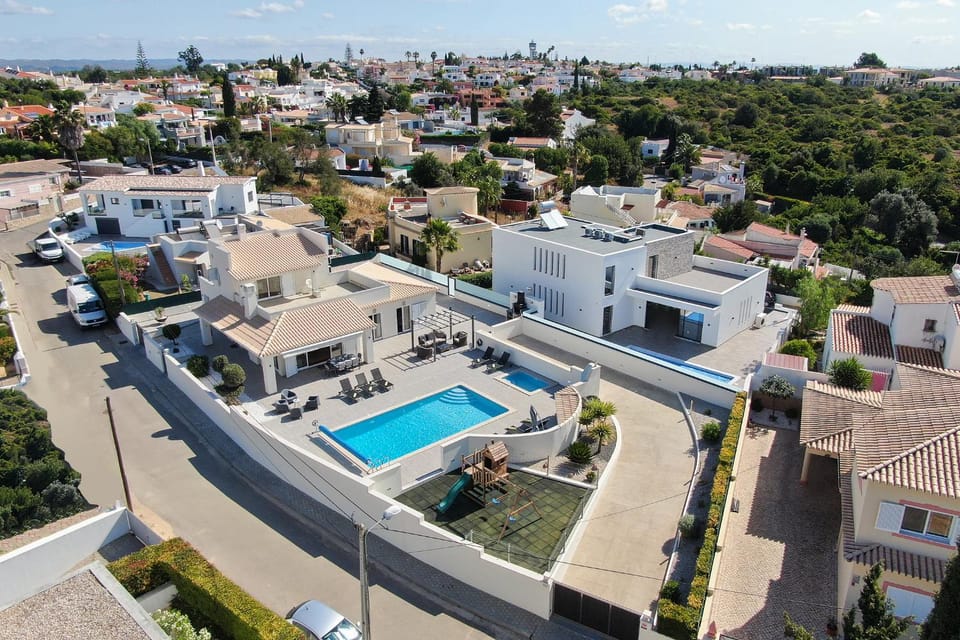 Property building, Swimming pool, Parking