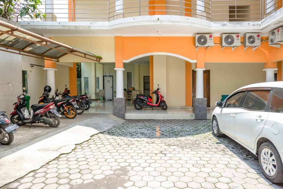 Facade/entrance