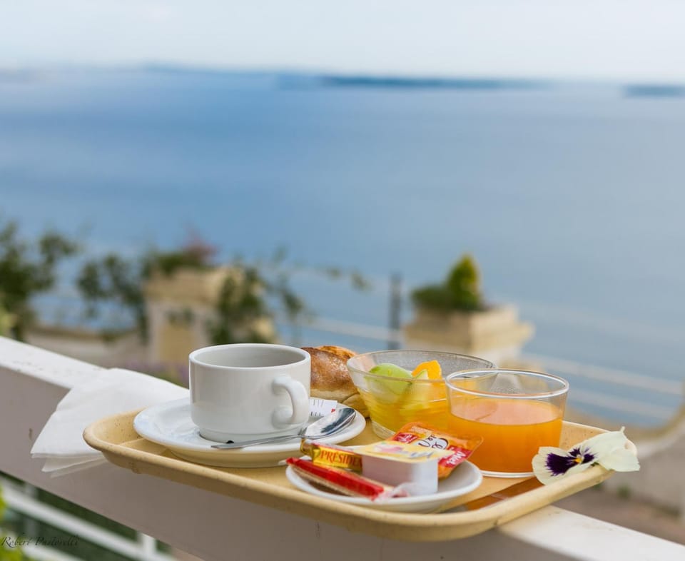 Sea view, Continental breakfast