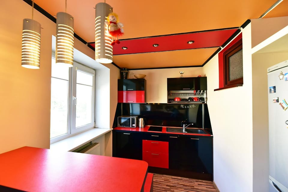 Kitchen or kitchenette, Dining area