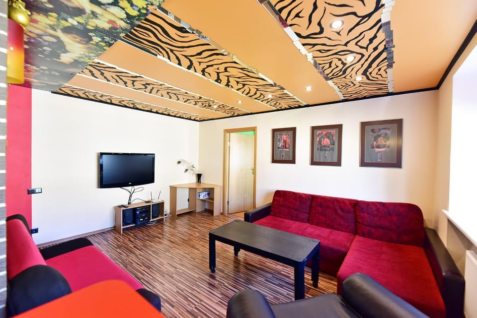 TV and multimedia, Seating area