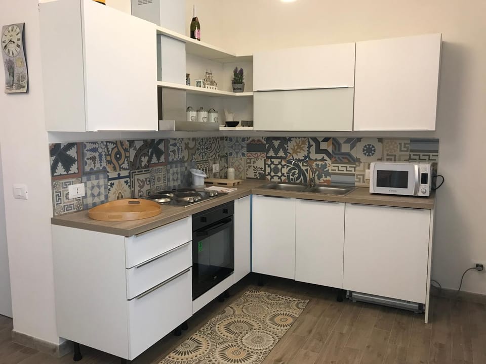 Kitchen or kitchenette, kitchen