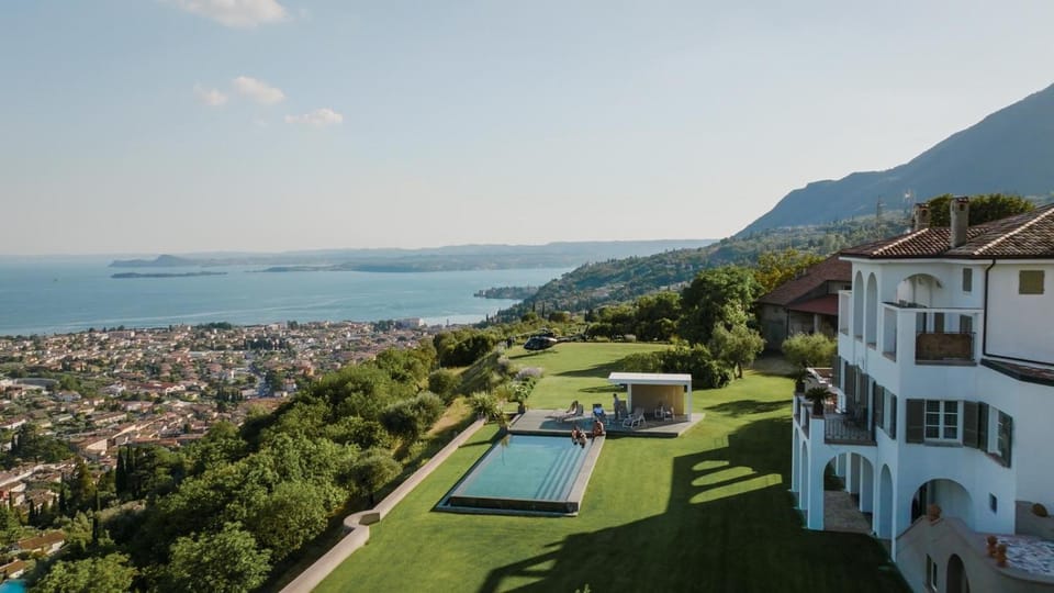 Property building, Natural landscape, Bird's eye view, Lake view, Swimming pool