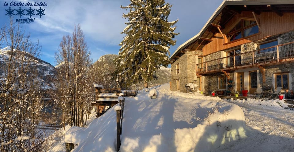 Property building, Day, Natural landscape, Winter, Mountain view