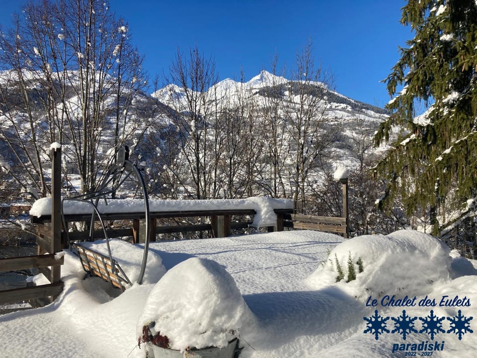 Patio, Nearby landmark, Day, Natural landscape, Winter, Mountain view