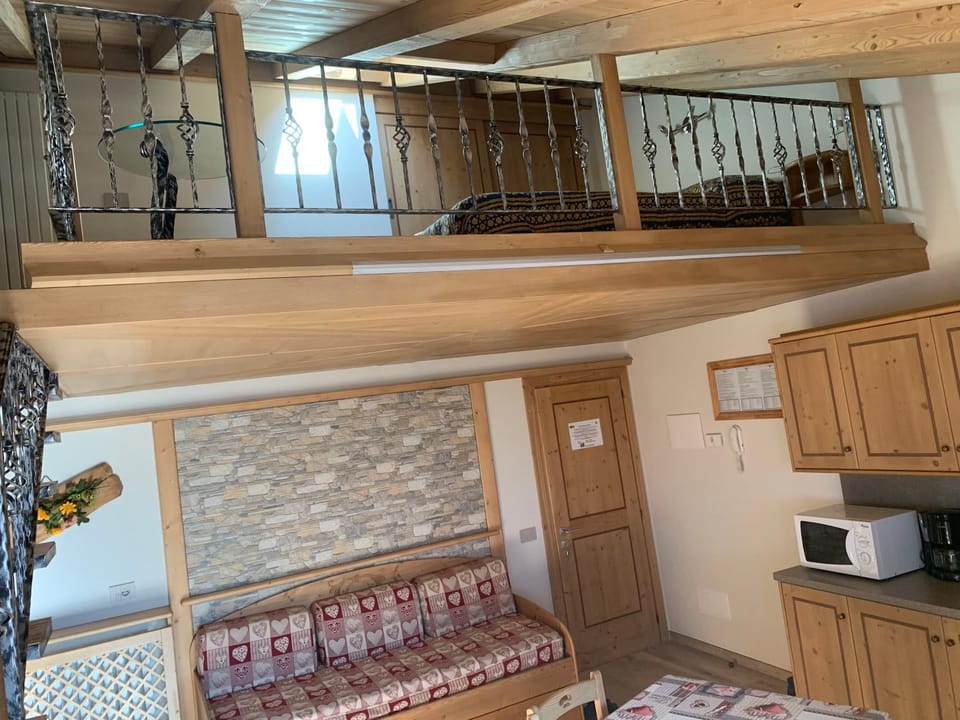 Living room, Internal: Not applicable to any particular room