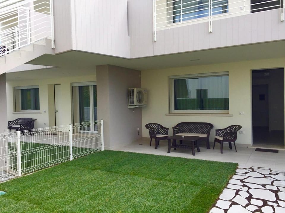 Facade/entrance, Garden