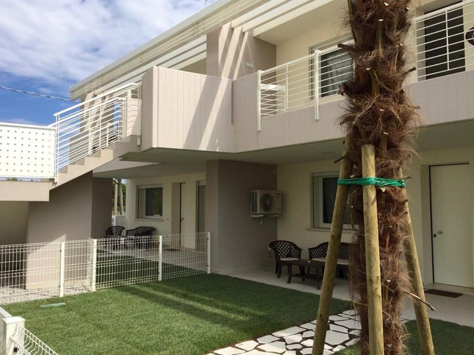 Facade/entrance, Garden