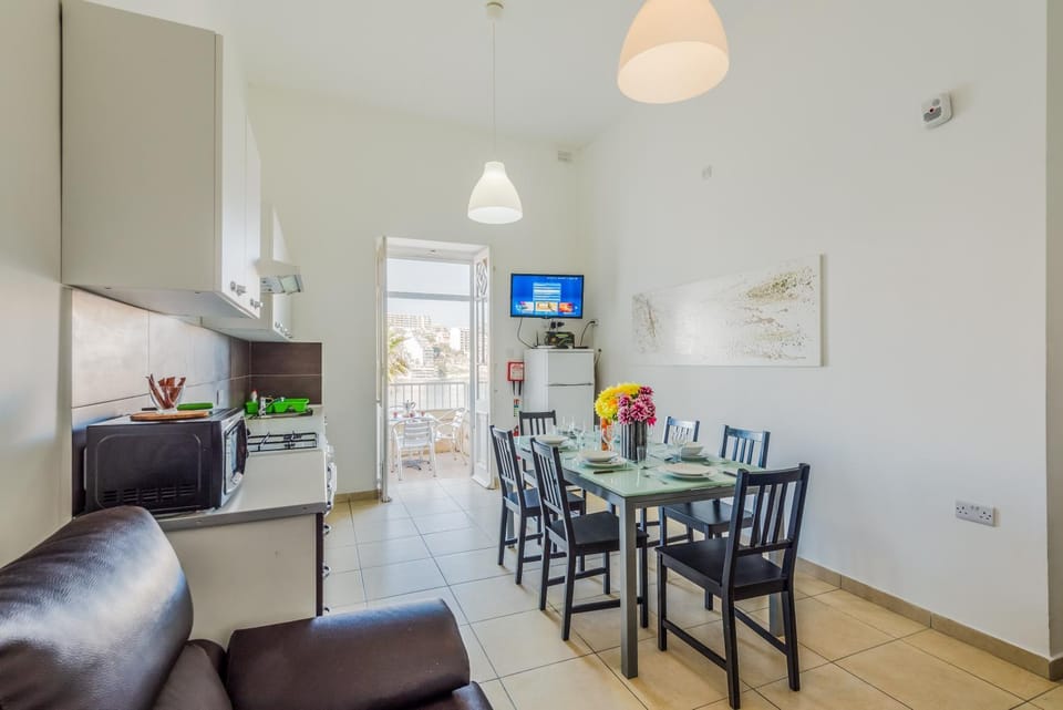 Kitchen or kitchenette, Living room, Dining area