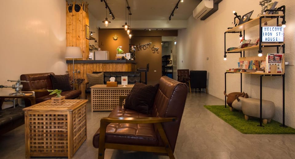 Communal lounge/ TV room