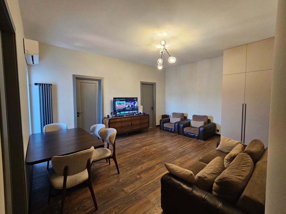 Communal lounge/ TV room, TV and multimedia, Living room, Seating area, Evening entertainment