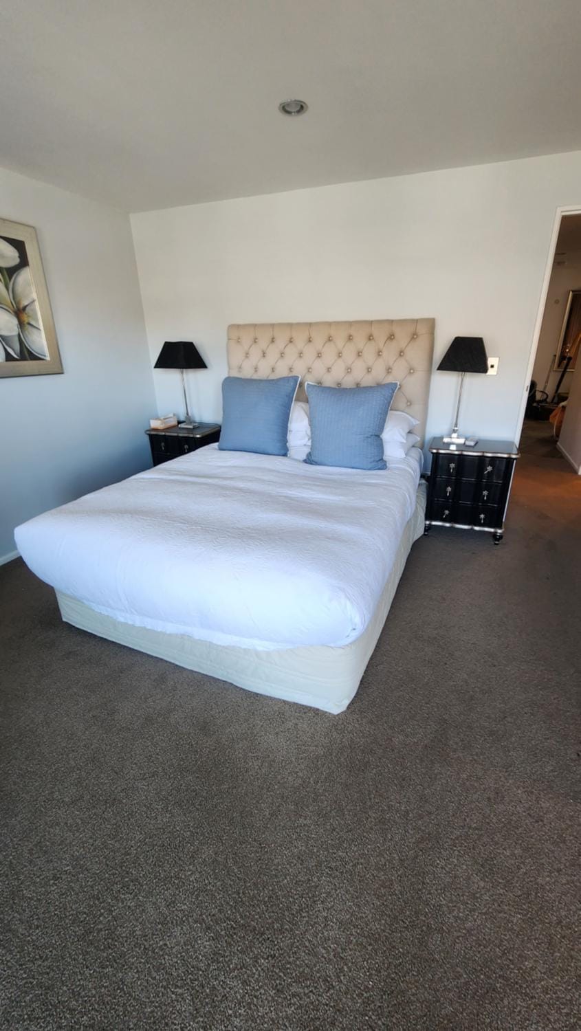 Luxury on Lakeside Apartment in Wanaka