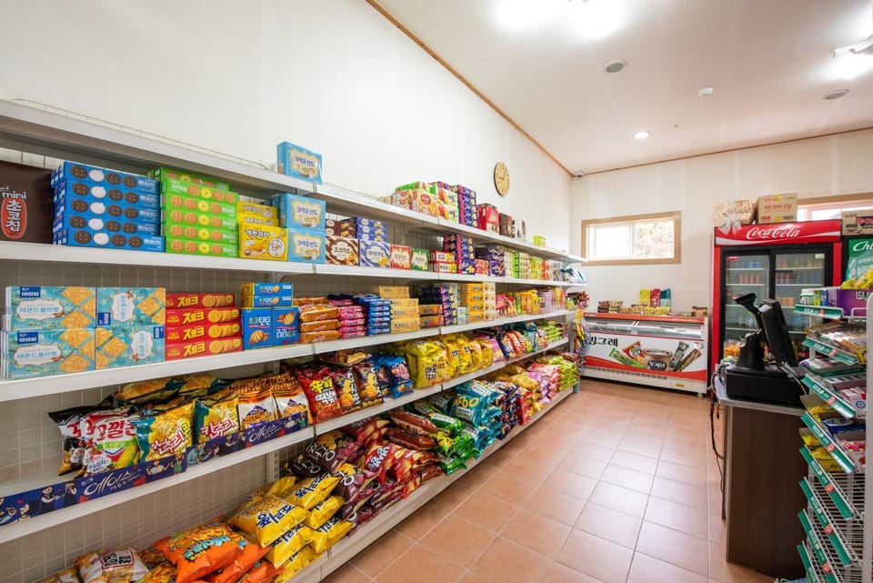 Supermarket/grocery shop