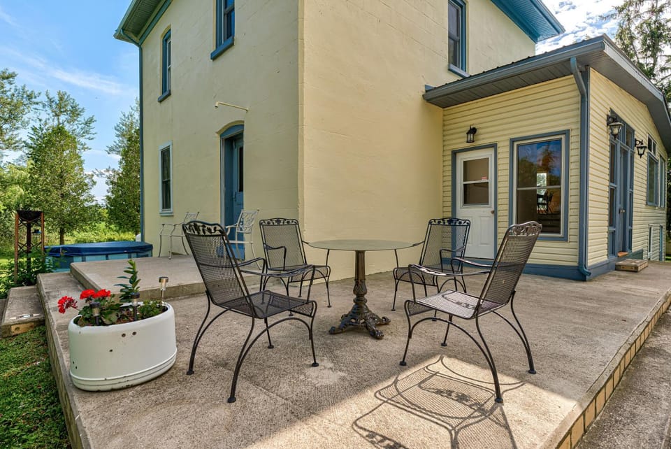 Patio, Garden, Hot Tub