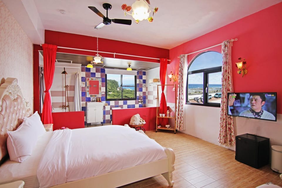 Photo of the whole room, On site