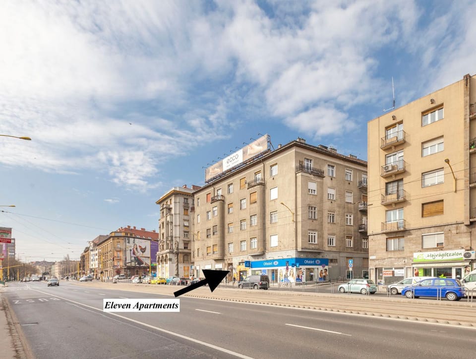 Property building, Facade/entrance, Off site, Location
