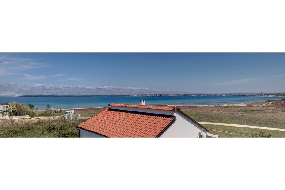 Nearby landmark, Off site, Neighbourhood, Natural landscape, Beach, Landmark view, Mountain view, Sea view