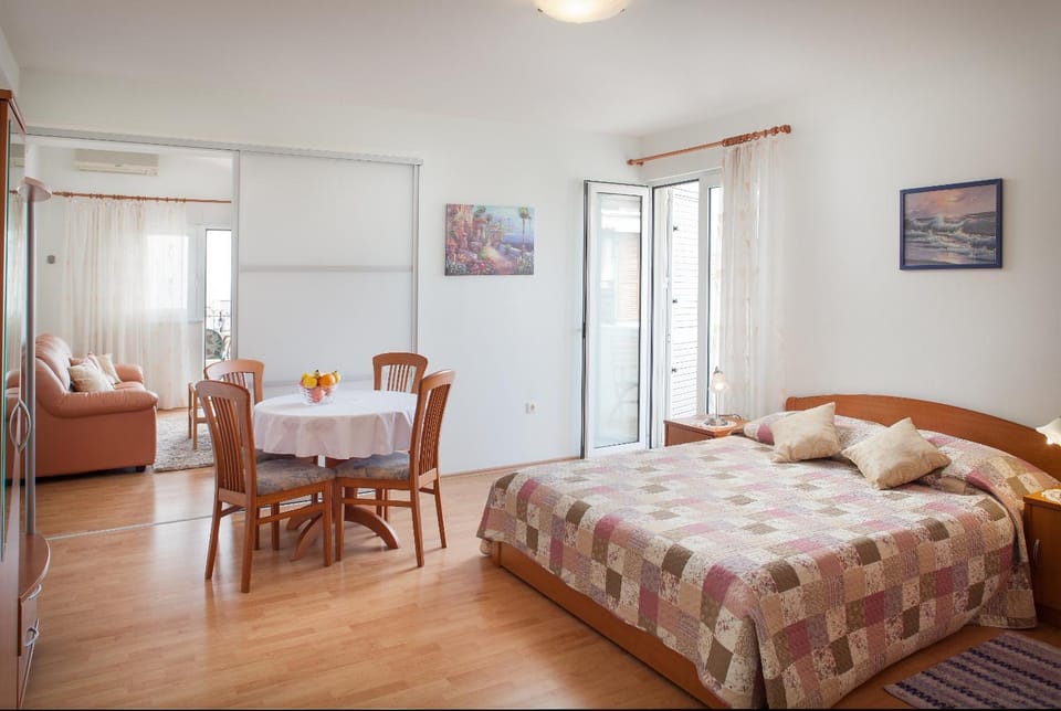 Dining area, Bedroom