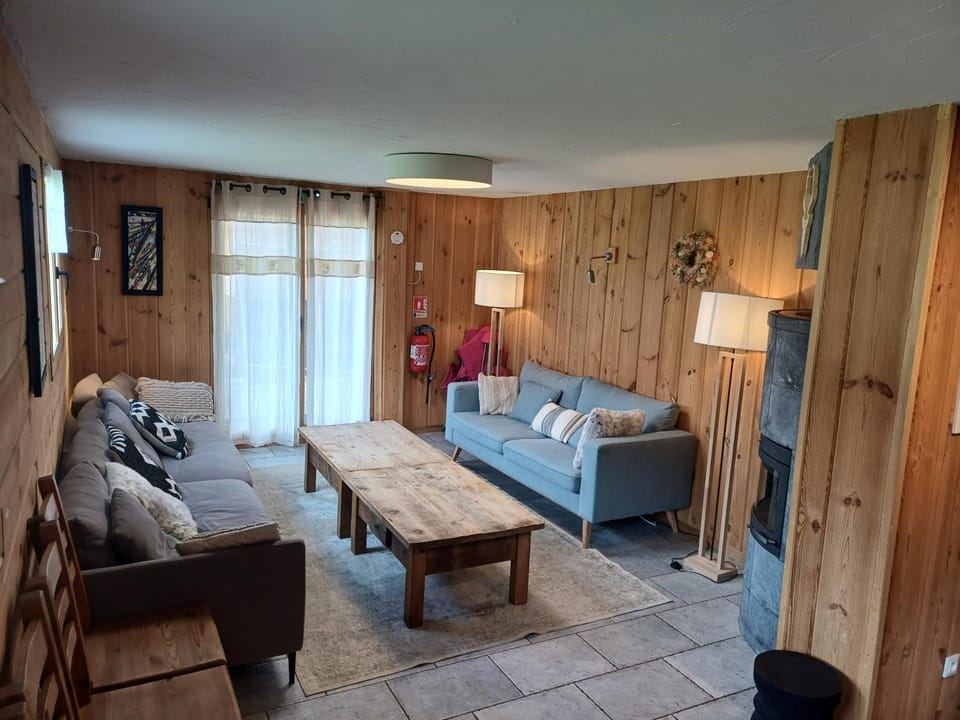 Living room, Seating area, fireplace