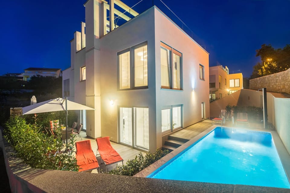 Facade/entrance, Off site, Night, Summer, BBQ facilities, Garden, View (from property/room), Balcony/Terrace, Guests, City view, Garden view, Garden view, Pool view, Pool view, Sea view, Sea view, Street view, Street view, children, young children, older children, group of guests, group of guests, Family, Quiet street view, Inner courtyard view