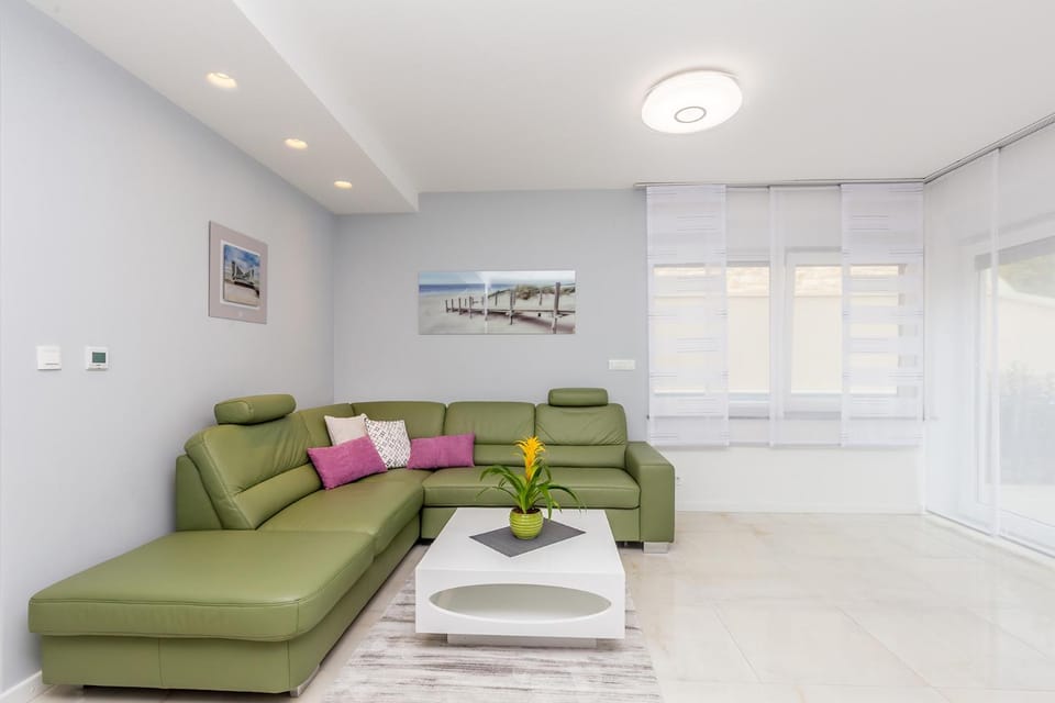 BBQ facilities, Coffee/tea facilities, Balcony/Terrace, Kitchen or kitchenette, Living room, Seating area, Dining area, On site, young children, older children, Family