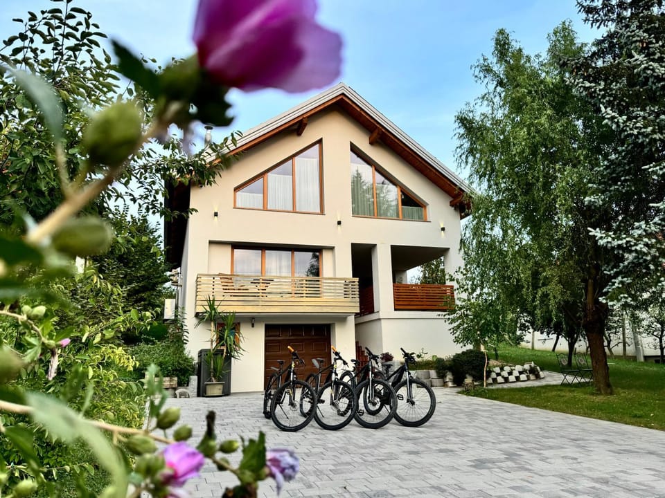 Property building, Garden, Cycling, Garden view