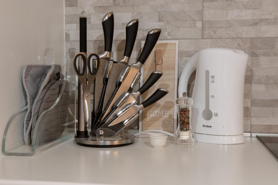 Food and drinks, Food and drinks, Area and facilities