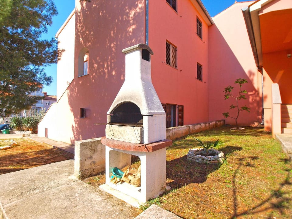 Apartments Sandra 1335 Apartment in Pula