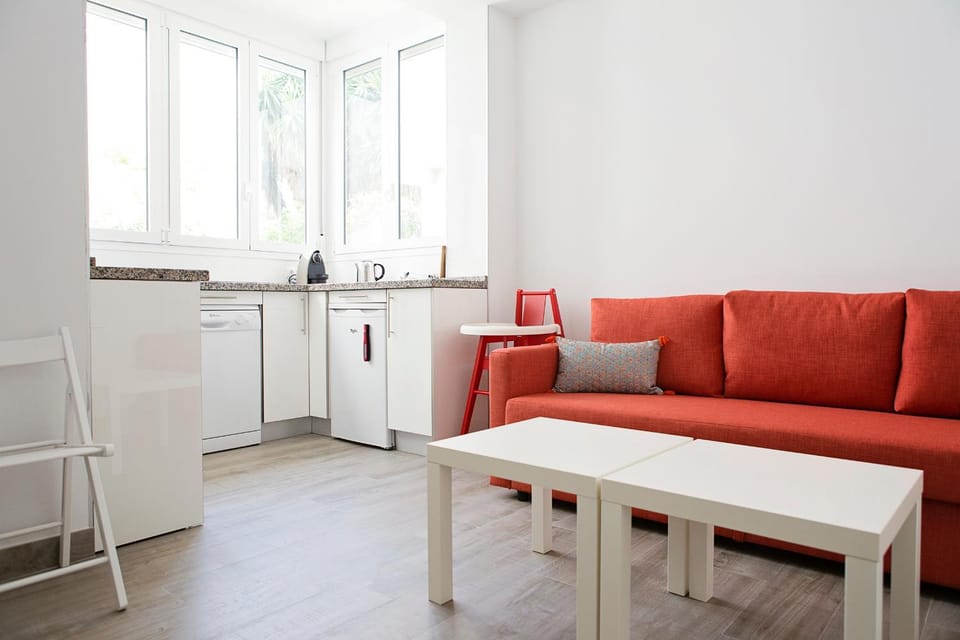 Kitchen or kitchenette, Seating area