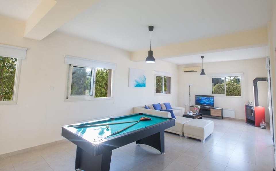 Billiard, Living room