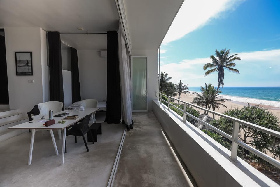 Natural landscape, View (from property/room), Balcony/Terrace, Seating area, Beach, Sea view