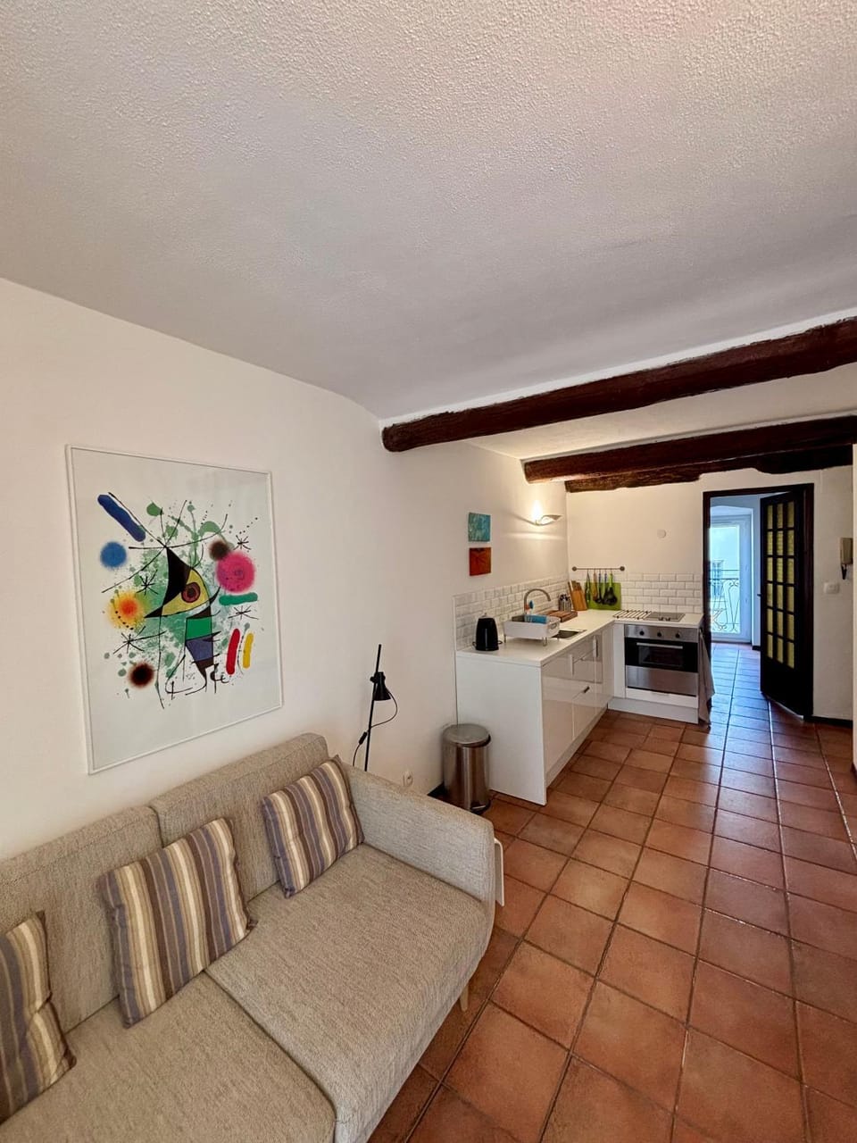 Kitchen or kitchenette, Living room