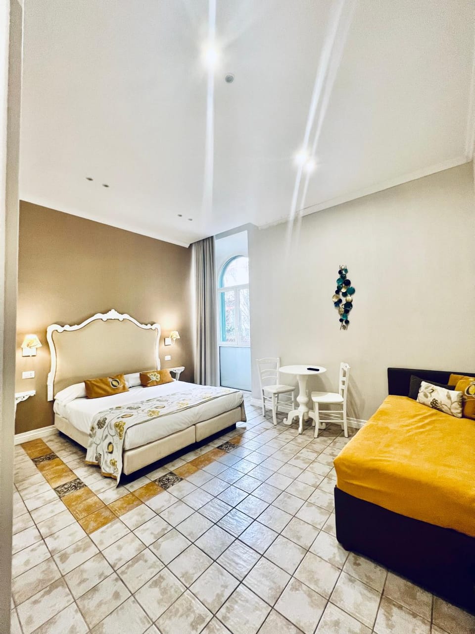 Bed, Living room, Photo of the whole room, Seating area, Bedroom, towels