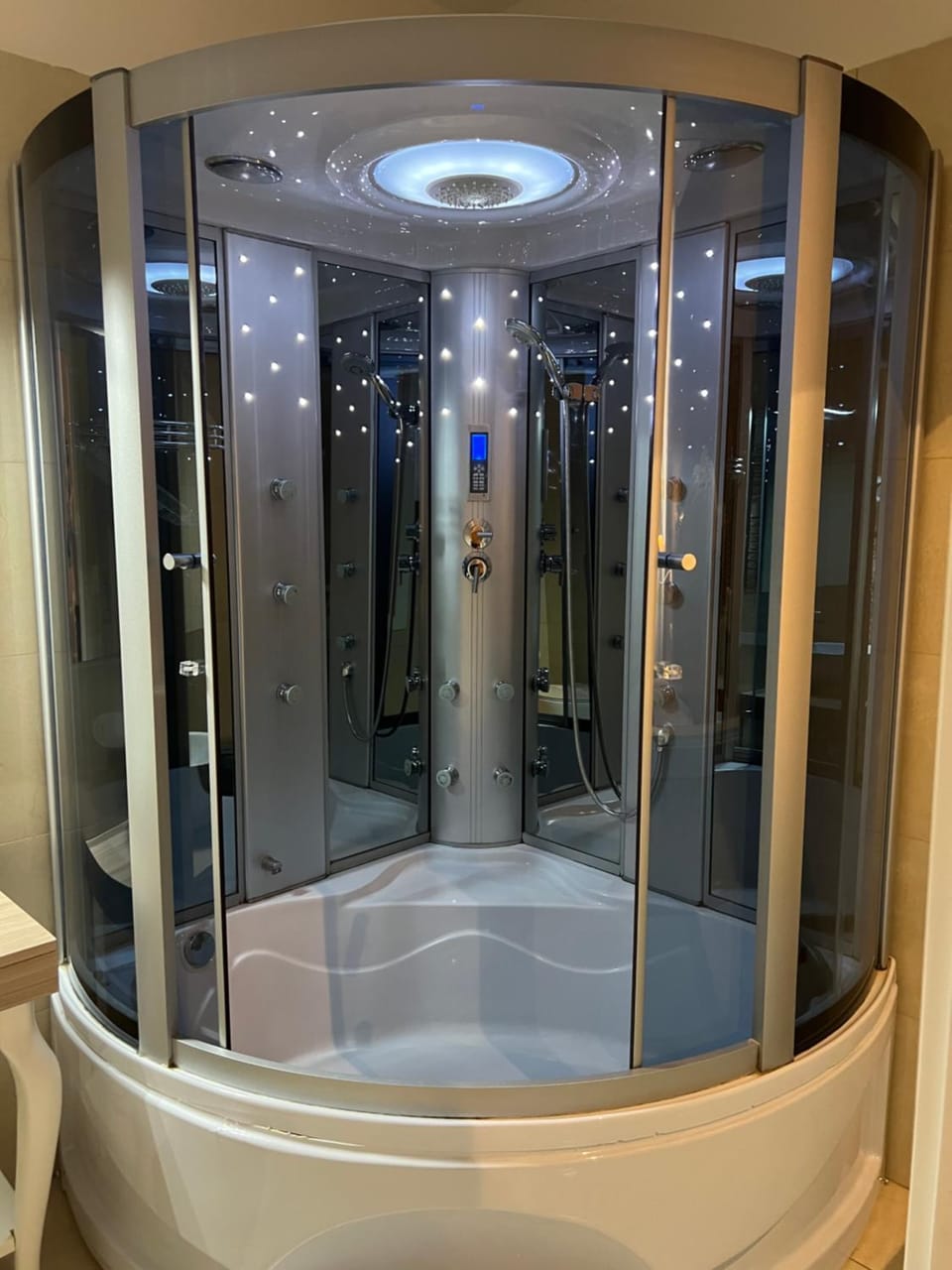 Shower, Bathroom, elevator