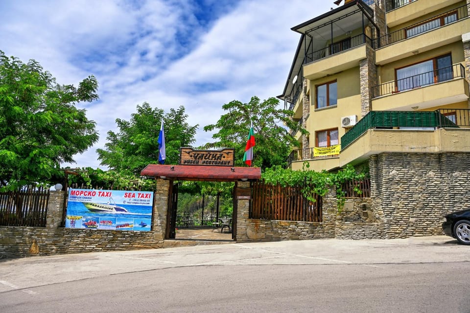 Facade/entrance