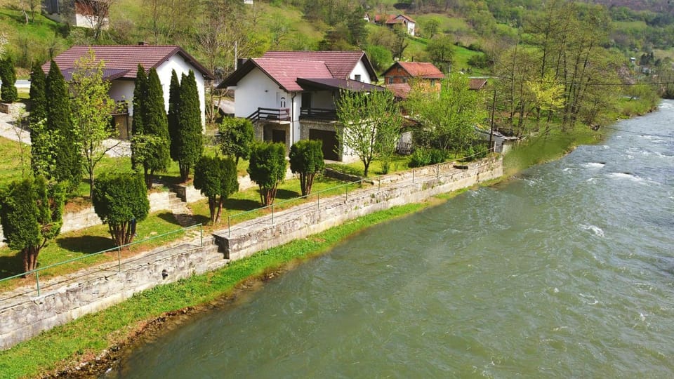 Property building, Bird's eye view, Garden, River view