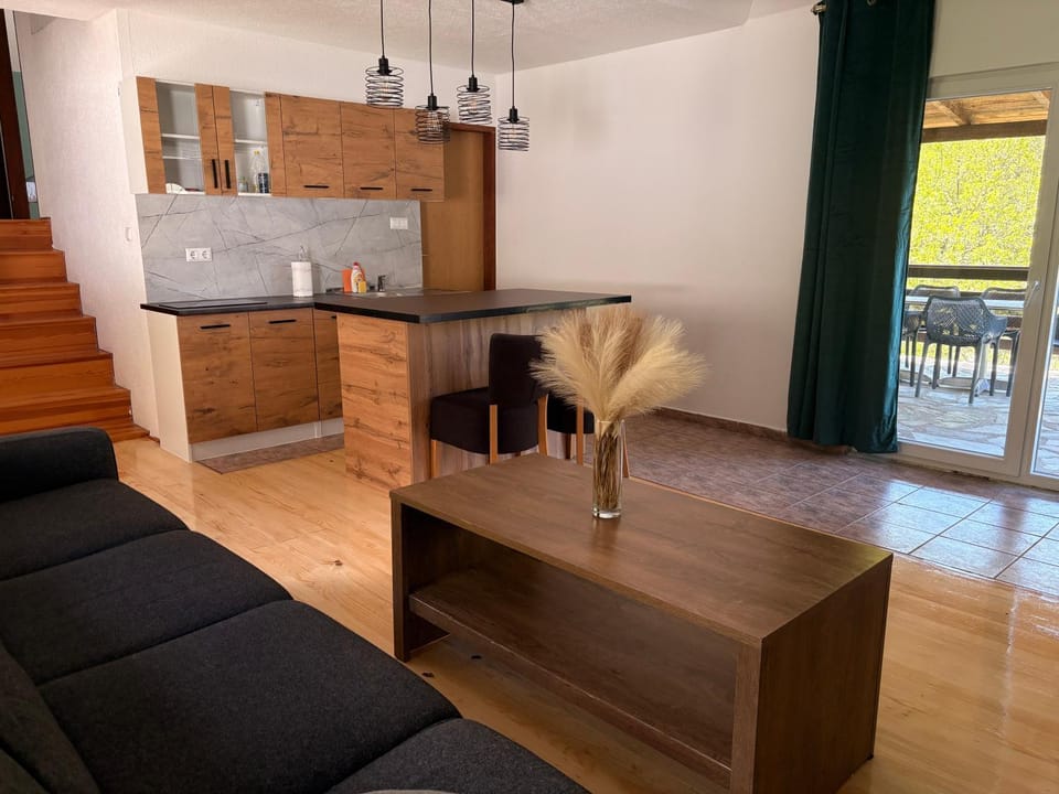 Kitchen or kitchenette, Living room