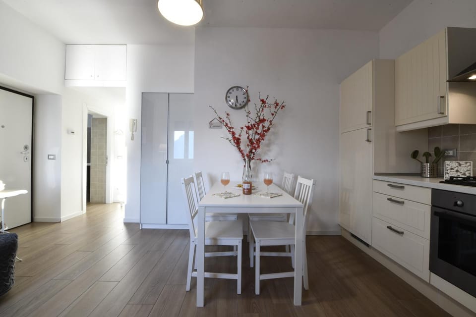 Kitchen or kitchenette, Dining area, pet friendly, stove