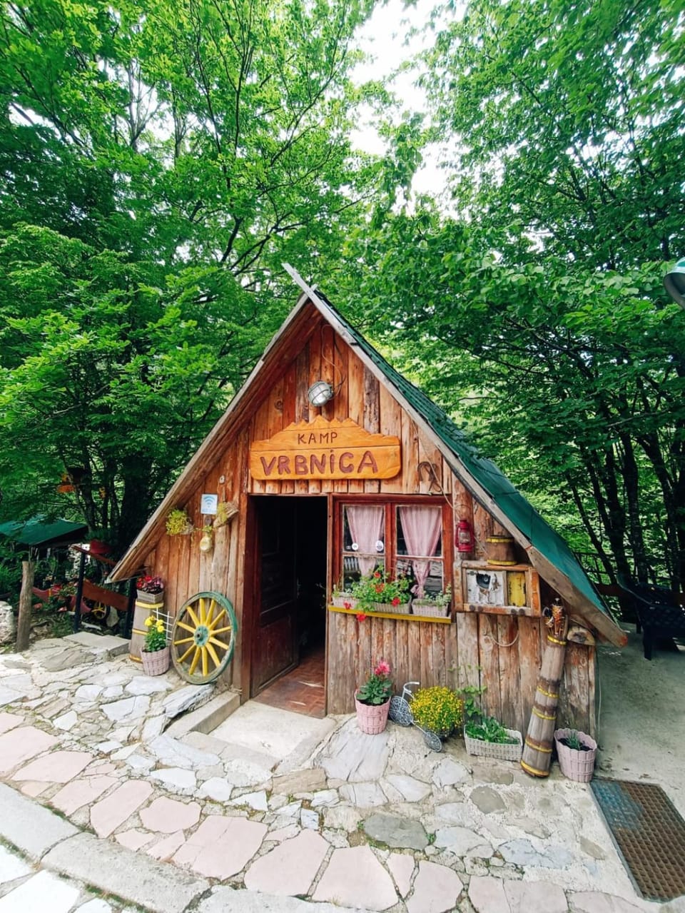 Property building, Natural landscape, Balcony/Terrace, Lobby or reception, Lounge or bar, Seating area