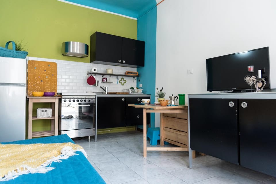 Kitchen or kitchenette, Living room