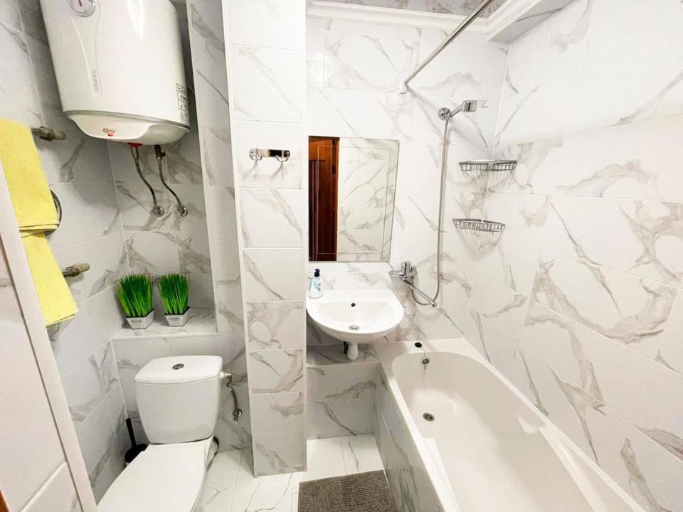 Shower, Toilet, Bathroom, Bath, towels