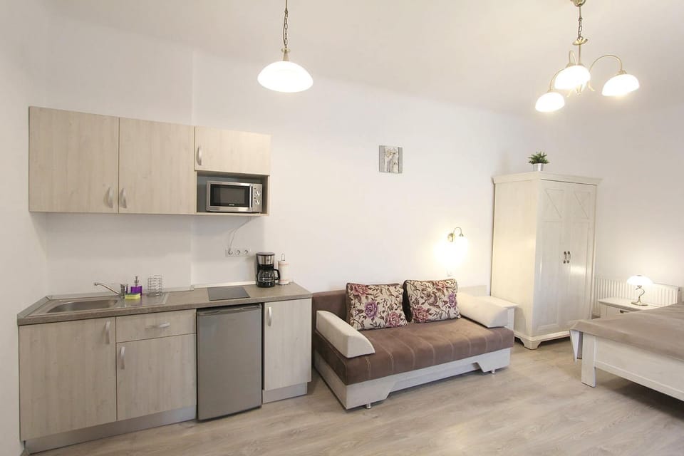 Bed, Kitchen or kitchenette